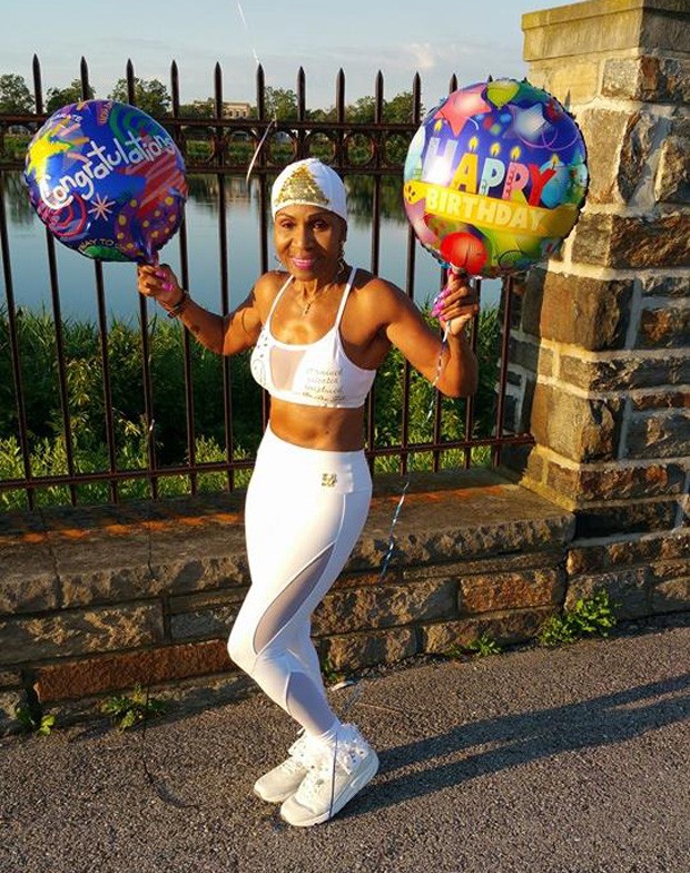 Ernestine Shepherd no seu aniversário de 80 anos (Foto: Reprodução/Facebook) Ernestine Shepherd no seu aniversário de 80 anos (Foto: Reprodução/Facebook)