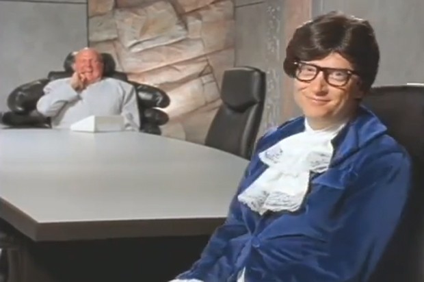 Steve Ballmer de Dr. Evil e Bill Gates como Austin Powers em vídeo da Microsoft (Foto: Reprodução/YouTube)