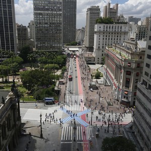 Ciclovias no Viaduto do Chá, em São Paulo, à frente da prefeitura (Foto: Cesar Ogata / SECOM)