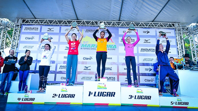 32&ordf; Maratona Internacional Porto Alegre vencedores  feminina p&oacute;dio (Foto: Cristiano Cardoso/Sports Mag)