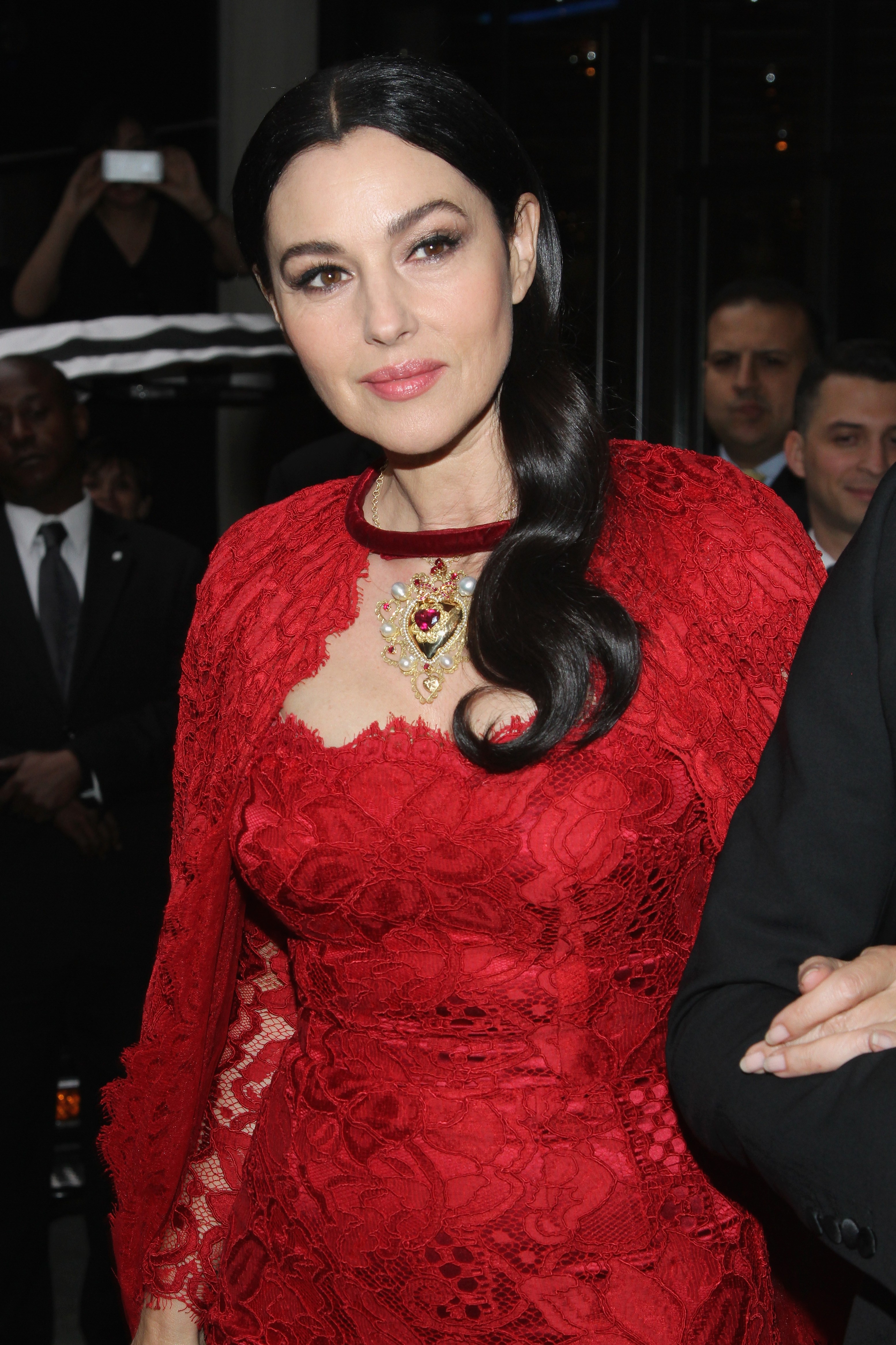 NEW YORK, NY - MAY 05: Actress Monica Bellucci departs the Mark Hotel for the Met Gala at the Metropolitan Museum of Art on May 5, 2014 in New York City.  (Photo by Rob Kim/Getty Images for The Mark Hotel) (Foto: Editora Globo)