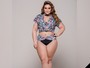 Aline Zattar, modelo plus size, posa de biquíni na web