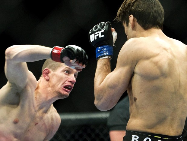 UFC  152 Seth Baczynski e Simeon Thoresen (Foto: Agência AP)