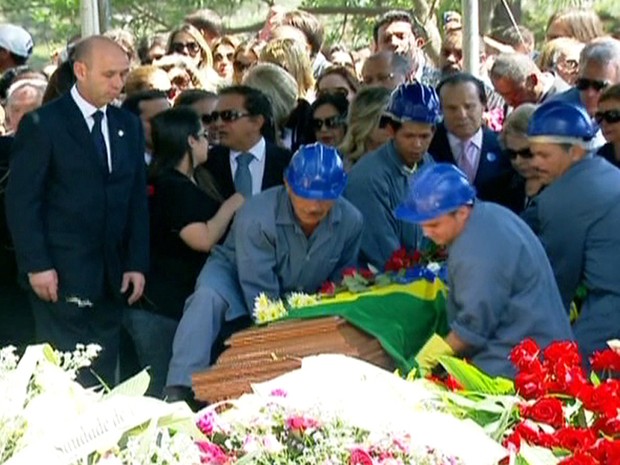 Enterro de Hebe Camargo (Foto: Reprodução/Globonews)