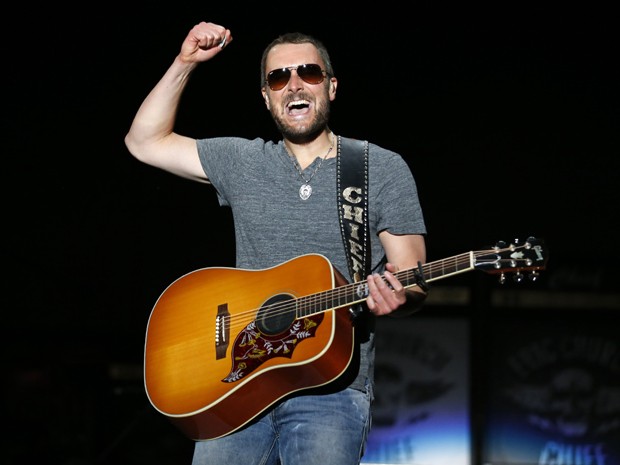 Eric Church toca no primeiro dia do festival Stagecoach, que acontece em Indio, na Califórnia, EUA, na sexta-feira (25) (Foto: REUTERS/Mike Blake)