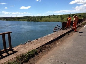 Acidente Na Ponte Do Rio Paranapanema Carro Perde O Controle Cai Em Rio E 3 Da Mesma Familia Morrem