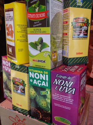 Venda de sucos, extratos e vitaminas extraídos do Noni são proibidas pela Anvisa (Foto: Renan Holanda / G1)