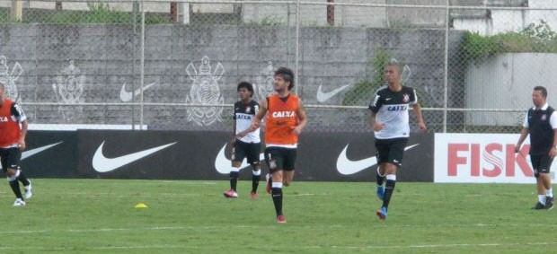Pato treino Corinthians (Foto: Diego Ribeiro)