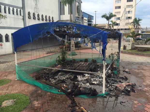 Testemunhas acreditam que incêndio foi criminoso (Foto: Vinicius Kepe / G1)