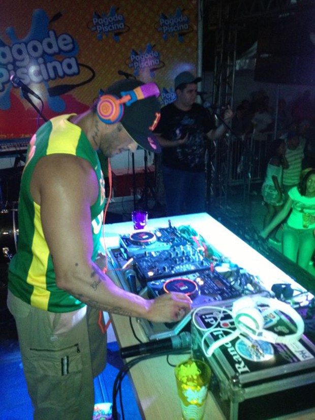 Léber Bambam faz sua primeira apresentação como DJ (Foto: AF Produções / Divulgação)