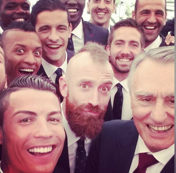 Cristiano Ronaldo ao lado dos companheiros da seleção portuguesa (Foto: Reprodução/Instagram) Cristiano Ronaldo ao lado dos companheiros da seleção portuguesa (Foto: Reprodução/Instagram)