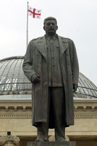 A estátua de Stalin, que será restaurada (Foto: Shakh Aivazov/AP)
