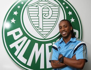 Em nota, Santos rebate carta e faz críticas à postura do volante Arouca