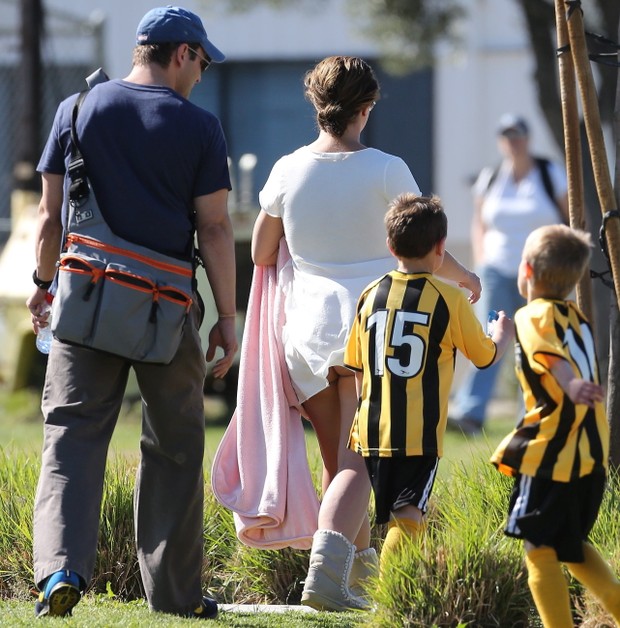 Britney Spears com os filhos em Los Angeles, nos Estados Unidos (Foto: X17/ Agência)