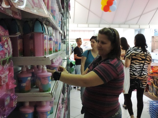 Andréia disse que loja que gerencia teve diminuição de 80% no movimento (Foto: Janara Nicoletti/G1) Andréia disse que loja que gerencia teve diminuição de 80% no movimento (Foto: Janara Nicoletti/G1)