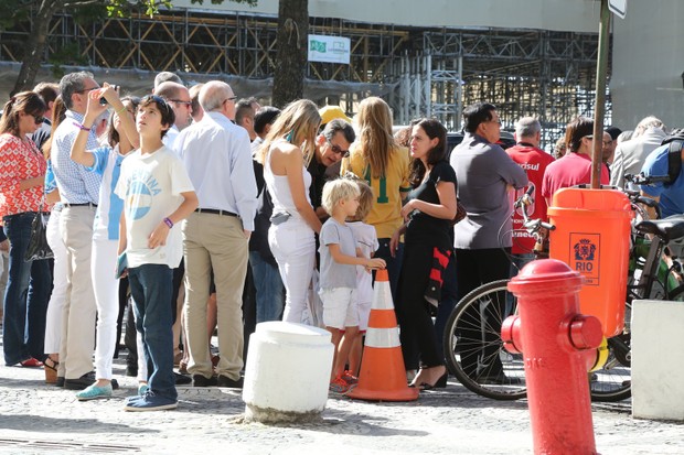 Fernanda Lima e Rodrigo Hilbert com a família (Foto: André Freitas e Henrique Oliveira / AgNews)