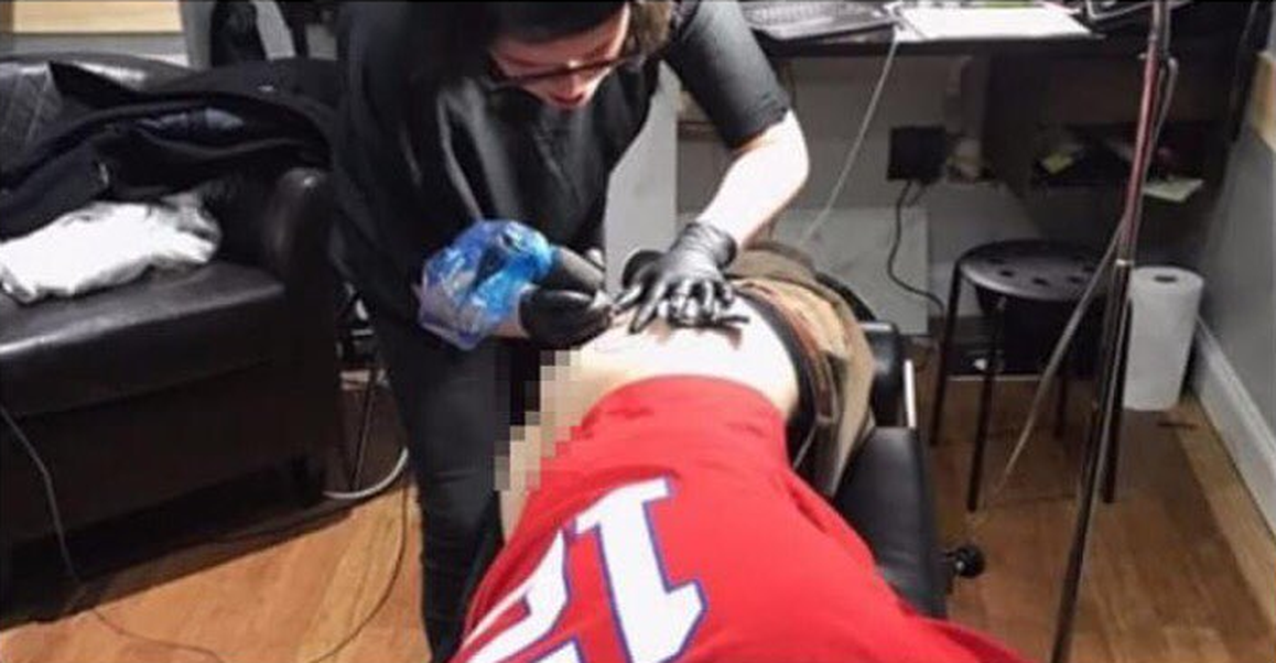 Torcedor tatuou rosto de Tom Brady