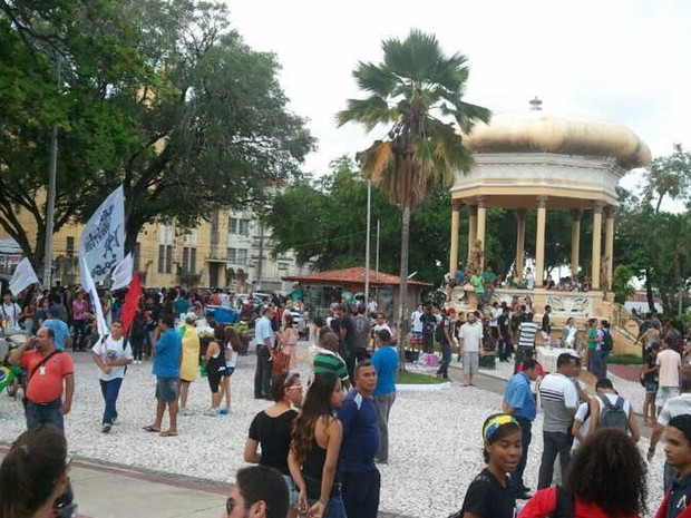 Quarta manifestação em Aracaju tem como ponto de partida a praça Fausto Cardoso  (Foto: Marina Fontele/G1 )