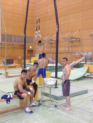Ginastas estão treinando no CT do Japão (Foto: Divulgação)