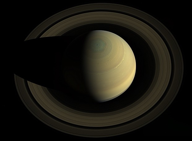  Saturno e seus anéis vistos de cima de pela sonda Cassini, da Nasa (Foto: Nasa/JPL-Caltech/SSI/Cornell)