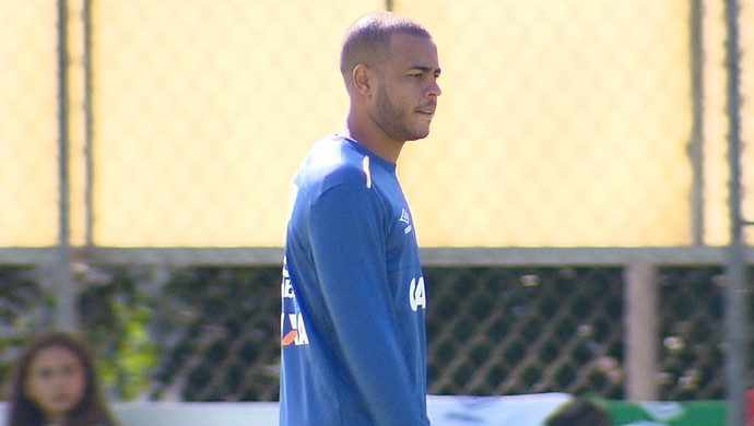 Mayke, lateral do Cruzeiro (Foto: Reprodução/TV Globo Minas) Mayke, lateral do Cruzeiro (Foto: Reprodução/TV Globo Minas)