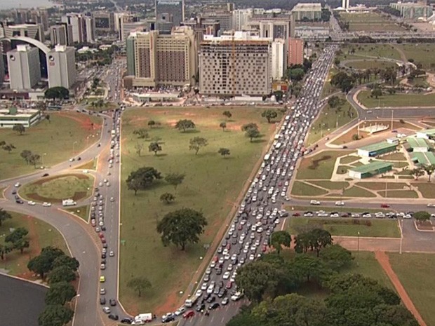 G Ap S Duas Horas Manifestantes Liberam Pistas Do Eixo Monumental