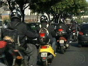 Número de motos cresce no país (Foto: Reprodução/ Jornal Nacional)