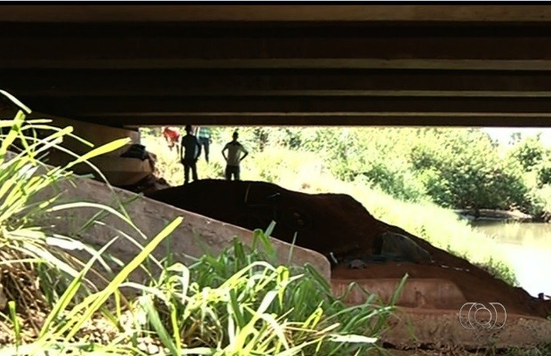Cinco corpos foram encontrados na manhã desta quinta-feira (8) em Acreúna, Goiás (Foto: Reprodução/TV Anhanguera)