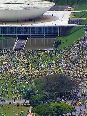 45 mil tomam a Esplanada dos Ministérios, segundo a PM (TV Globo)