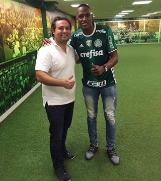 Yerry Mina com Alexandre Mattos - Palmeiras (Foto: reprodução / Twitter)