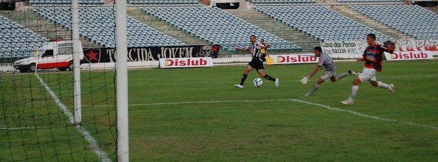 Jales (atacante do Botafogo-PB) (Foto: João Neto)