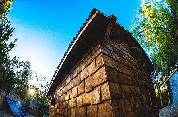 Tiny house de 12m² é feita toda de madeira recuperada (Foto: Divulgação / Humble and Craft) Tiny house de 12m² é feita toda de madeira recuperada (Foto: Divulgação / Humble and Craft)