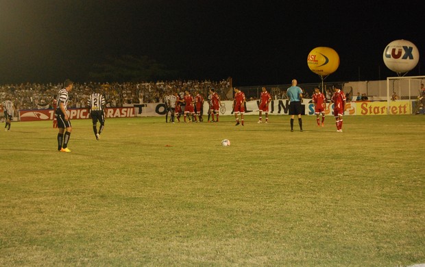 treze x vila nova no presidente vargas (Foto: Silas Batista / Globoesporte.com/pb)