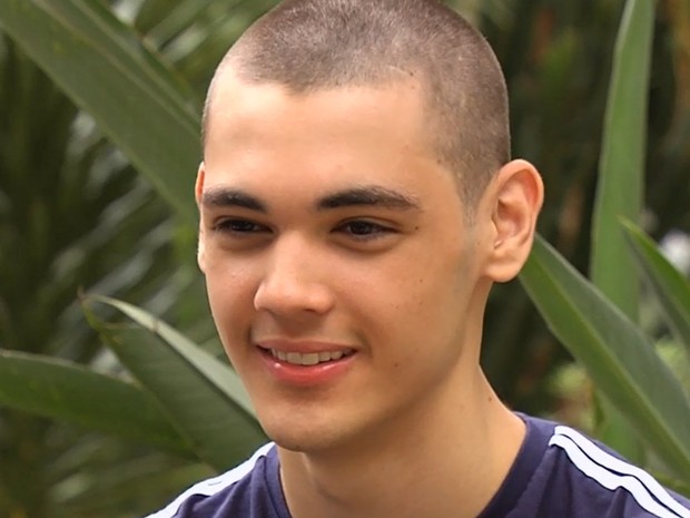 Victor Matheus Baylão, 17 anos, passou em 1º lugar no curso de medicina da UFG, em Goiânia, Goiás (Foto: Reprodução/TV Anhanguera)