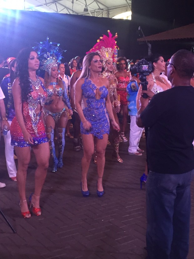 Dani Sperle durante gravação na Cidade do Samba, no Rio (Foto: Divulgação)