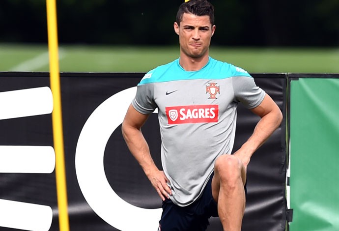 Cristiano Ronaldo no treino de Portugal (Foto: AFP)