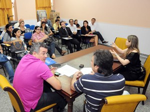 Representantes da SES discutem caos na saúde com procuradora Ana Karízia Nogueira (Foto: Divulgação)