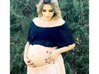 Jéssica Costa exibe barrigão de grávida e comemora: 'Abençoada'