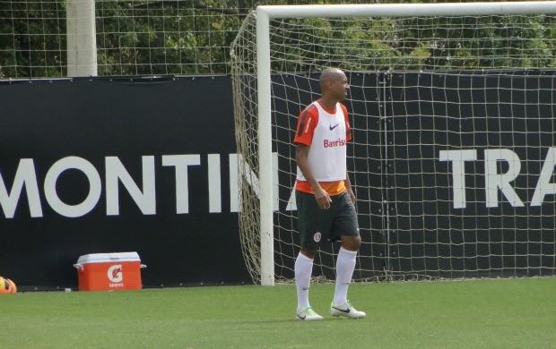 Alan no treino do Inter (Foto: Paula Menezes/GLOBOESPORTE.COM)