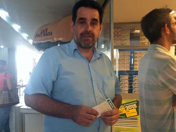 Técnico administrativo Rafael Brito, de 45 anos, aposta sozinho em Mega-Sena (Foto: Jéssica Nascimento/G1)