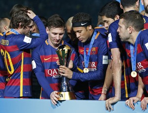 Messi, Neymar, Luis Suárez e Jordi Alba taça Mundial de Clubes (Foto: REUTERS/Yuya Shino)