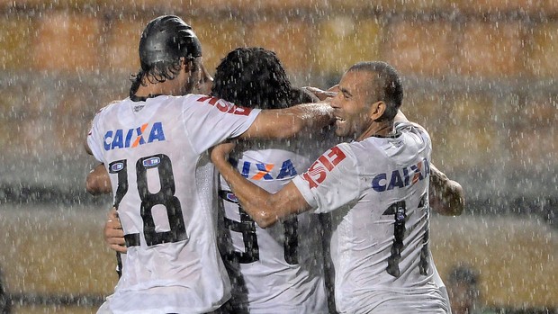 Corinthians comemora gol sobre o Ituano (Foto: Mauro Horita/Agência Estado)
