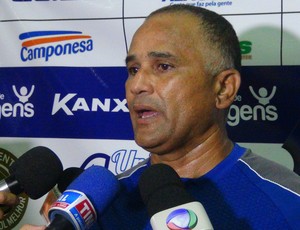 Oliveira Canindé, técnico do CSA (Foto: Henrique Pereira/ GloboEsporte.com)