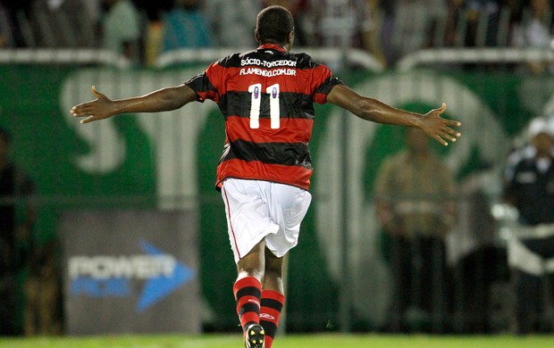 Renato Abreu comemora, Flamengo x Fluminense (Foto: Ivo Gonzalez/Agência O Globo)