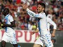Mertens faz hat-trick, Hamsik brilha, e Napoli goleia o Cagliari fora de casa