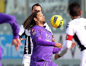 Amauri na partida do Fiorentina contra o Siena (Foto: Getty Images)