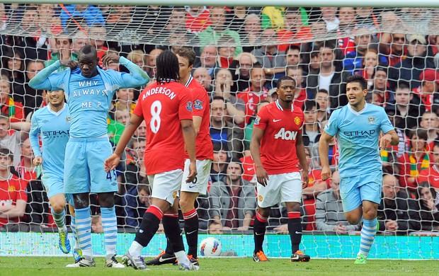 Balotelli Manchester City Manchester United (Foto: AFP)