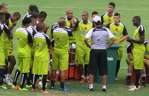 vasco treino conversa (Foto: Edgard Maciel de Sá)