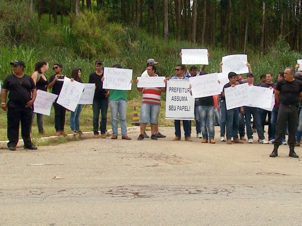 Estudantes protestam e pedem melhorias na MGC-179, em Machado (MG) (Foto: Reprodução EPTV)