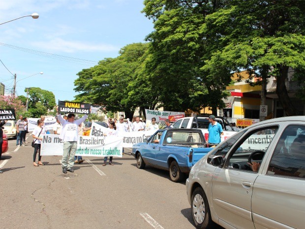 Produtores protestam em frente ao prédio da Funai em Campo Grande (Foto: Fabiano Arruda/G1 MS)